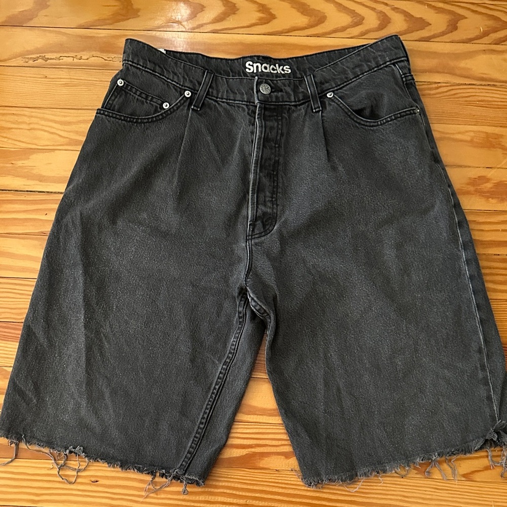 MOTHER Black Jean Shorts Snacks